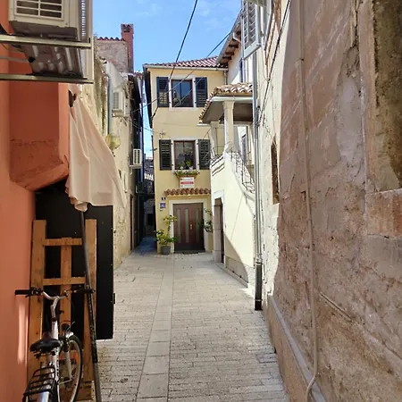 아파트 Old Town Charmer